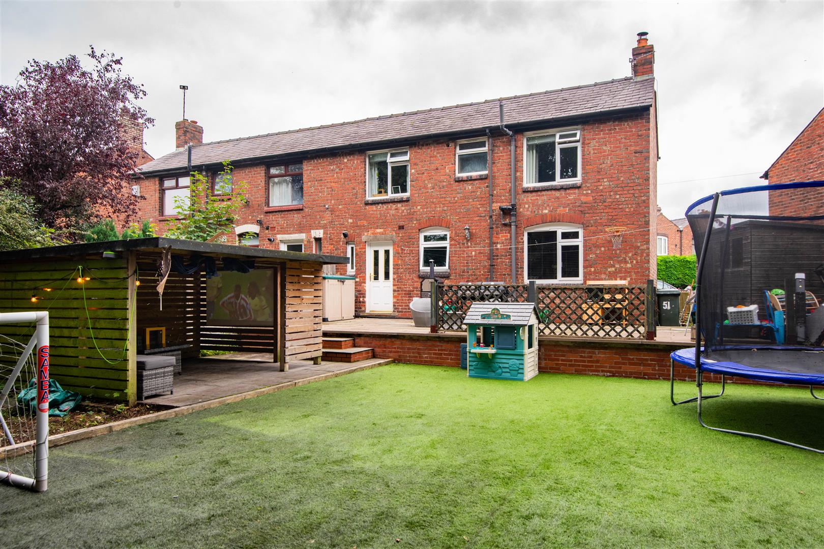 3 bed property in The Crescent, Chorley